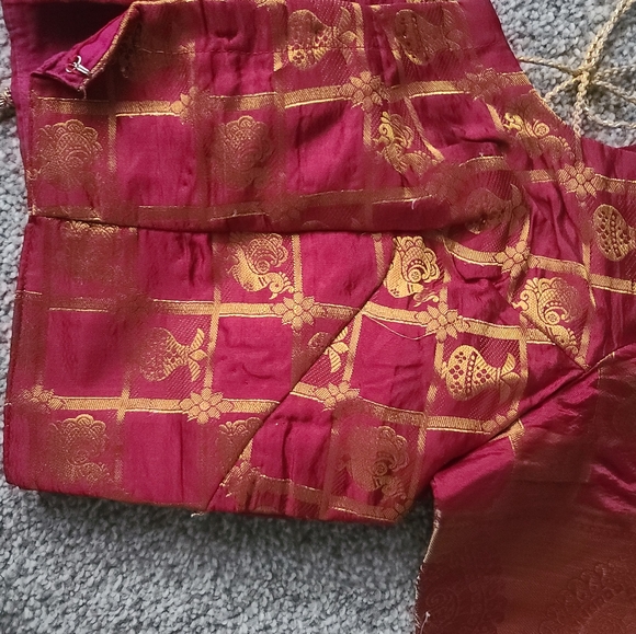 A Red Saree - Picture 5 of 6